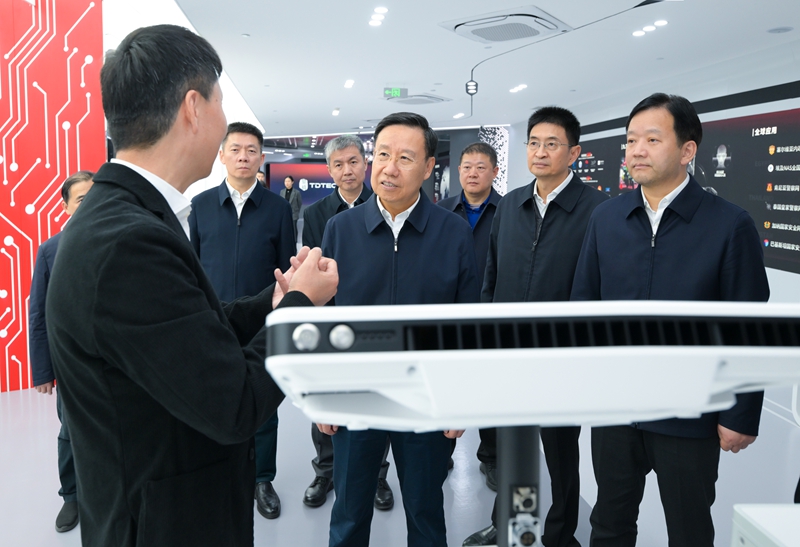 王曉暉調(diào)研成都高新企業(yè) 以科技創(chuàng)新引領(lǐng)產(chǎn)業(yè)升級，培育新質(zhì)生產(chǎn)力